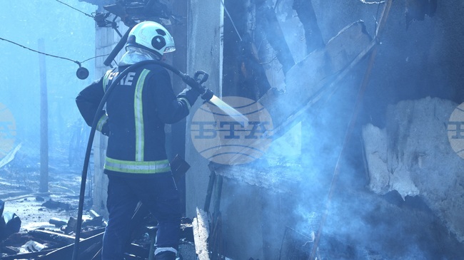 Общо 57 пожара са потушени в страната през последното денонощие, един човек е пострадал