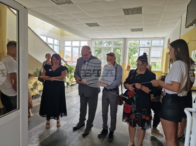 Нов STEM-център бе открит в Спортно училище „Никола Симов“ в Търговище