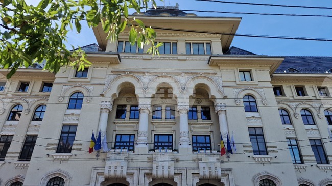 Инфлуенсърът Макавали оттегля кандидатурата си за кмет на Букурещ в полза на подкрепяната от националистическия АУР Анка Александреску