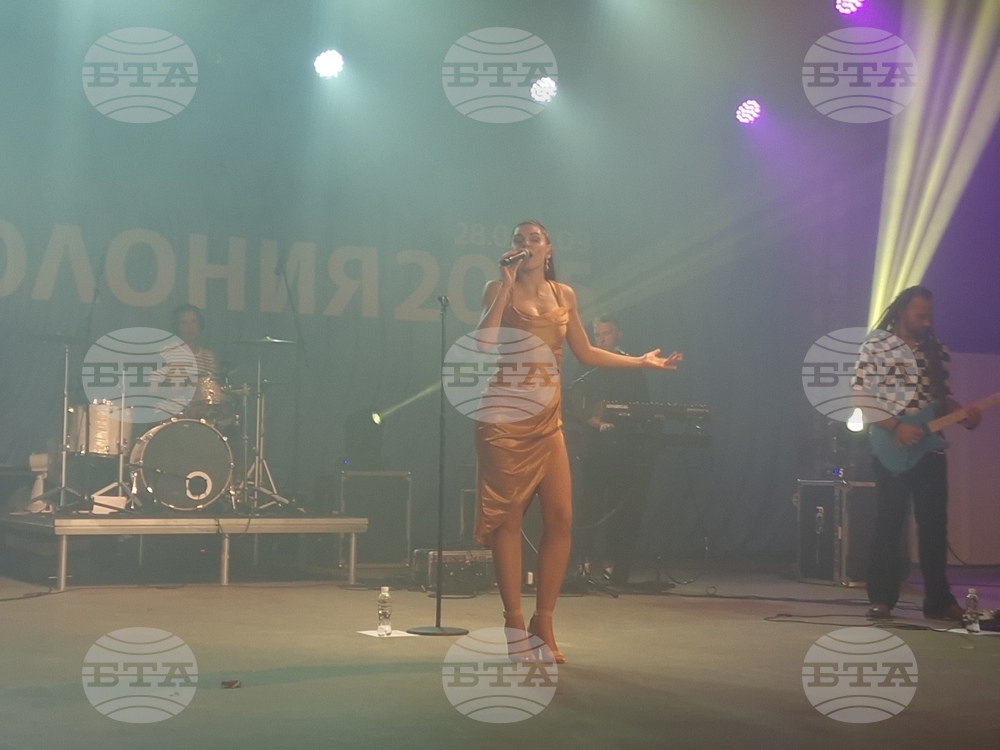 Михаела Филева пя пред публиката на „Аполония“ тази вечер