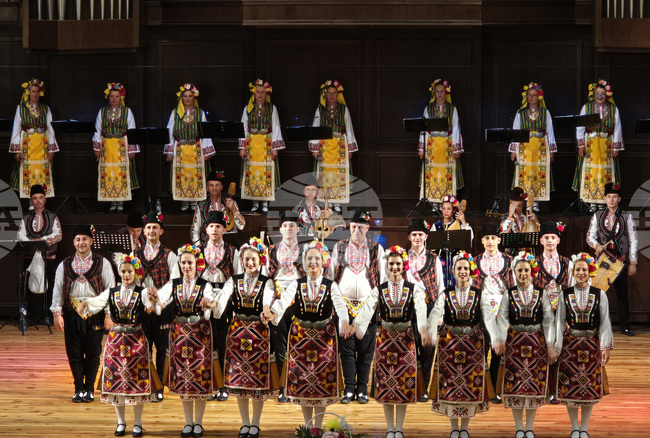 Ансамбъл „Добруджа“ ще представи концерт с танци и музикални произведения от спектакъла „Живата памет на времето“ в Добрич и Бургас