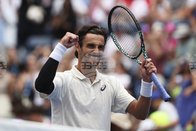 Лоренцо Музети и Александър Бублик ще се срещнат във финала на турнира в Хонконг