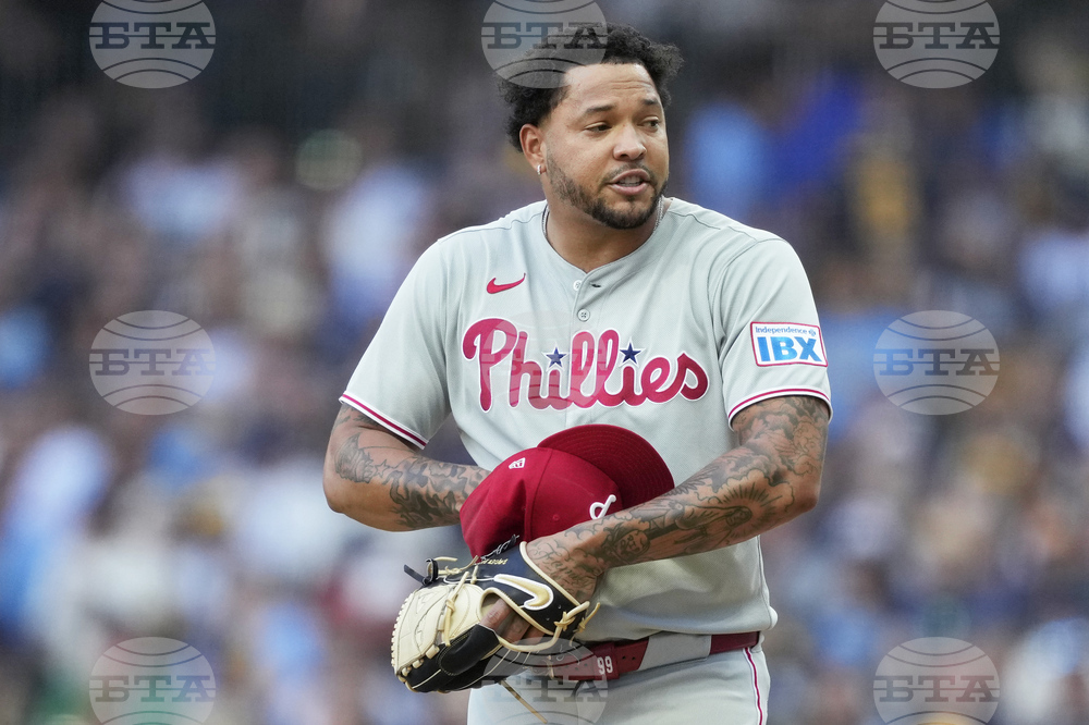 Phillies Brewers Baseball