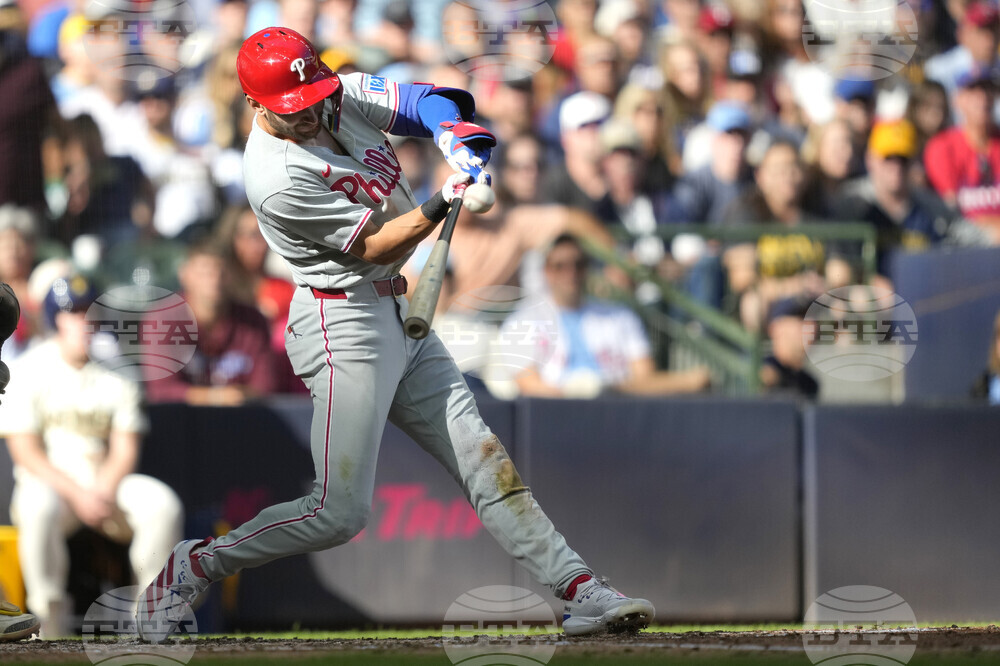 Phillies Brewers Baseball