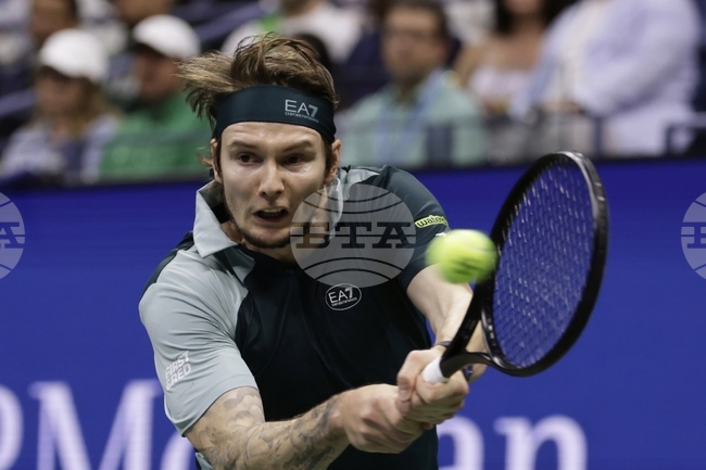 Александър Бублик спечели турнира по тенис в Ханчжоу и взе четвърта титла през сезона