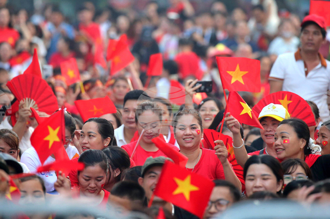 Как се подготвят младежите във Виетнам за парламентарните избори в неделя