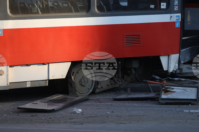 Катастрофа между два трамвая е станала на бул. "Константин Величков" в София, съобщиха от МВР