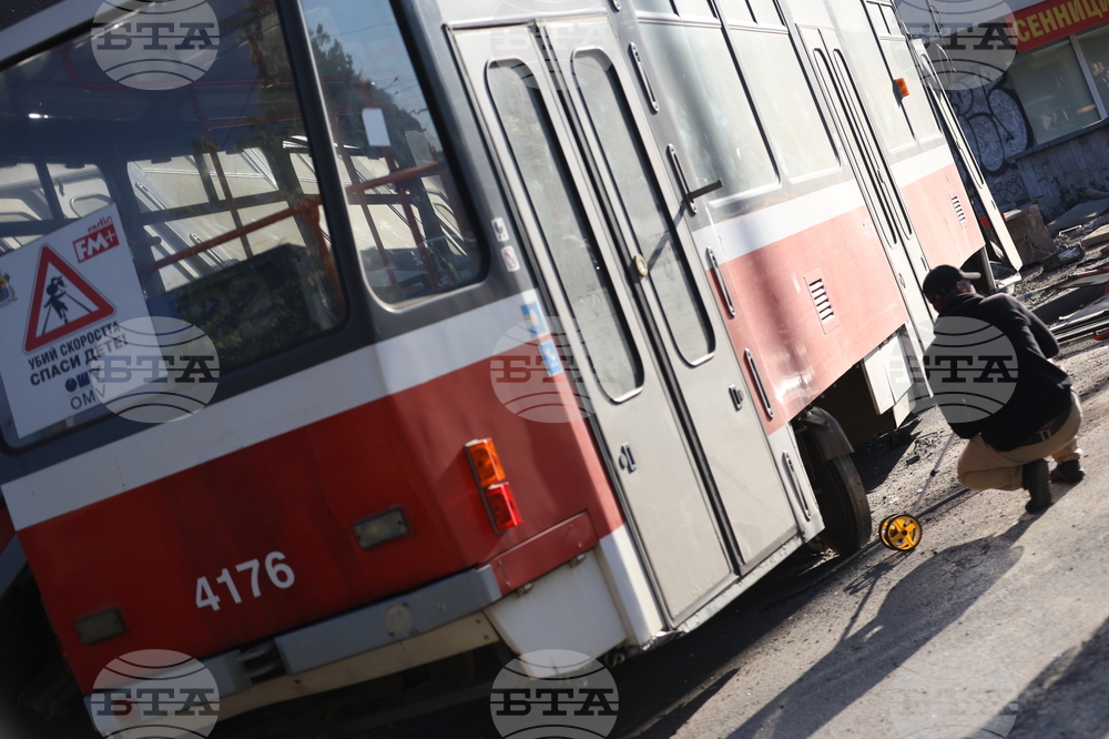 Трамвай е дерайлирал при железопътна гара "Подуяне" в София