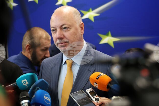 Визитата на вицепремиера Зафиров и министър Иванов в Китай е партийна инициатива, кабинетът няма отношение, каза Росен Желязков