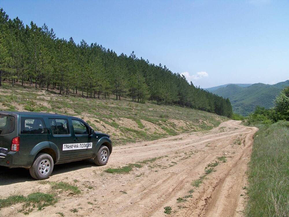 Гранични полицаи от ГПУ-Царево задържаха 5 незаконни мигранти и 3 италианци след фалшиво повикване за спешна помощ
