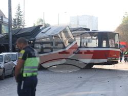 Румънско посолство - дерайлирал трамвай