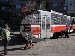 Румънско посолство - дерайлирал трамвай - разчистване