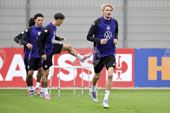 Паул Небел и Намди Колинс се мотивират от огромния скок в кариерата на Ник Волтемаде преди дебютите си за националния отбор на Германия