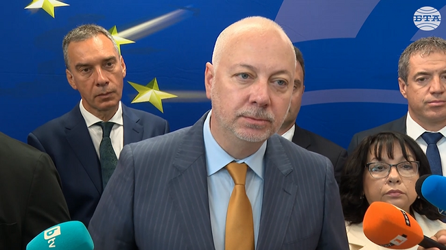 Програмата за управление на имотите не означава разпродажба на държавни имоти, каза премиерът в Бургас