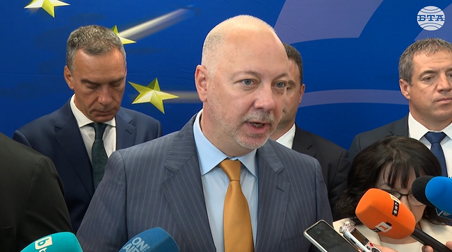 Визитата на вицепремиера Зафиров и министър Иванов в Китай е партийна инициатива, кабинетът няма отношение, каза Росен Желязков