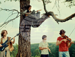 Mono and the Stereos представя дебютен сингъл Yellow Dusty Road, снимка – Mono and the Stereos