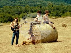 Mono and the Stereos представя дебютен сингъл Yellow Dusty Road, снимка – Mono and the Stereos