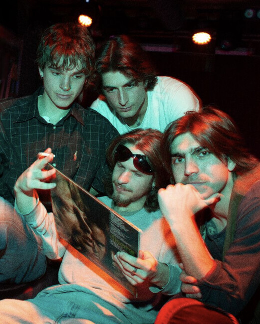 Mono and the Stereos представя дебютен сингъл Yellow Dusty Road