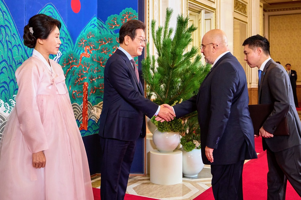 Посланикът на България в Сеул Петър Крайчев бе сред гостите на тържествена вечеря, чийто домакин бе президентът на Южна Корея И Дже-мьон