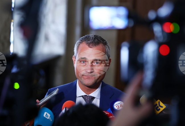 Шофьорът на автомобила, врязал се в автобус на градския транспорт, е употребил райски газ и се е движил със 199 км/ч, съобщиха от прокуратурата