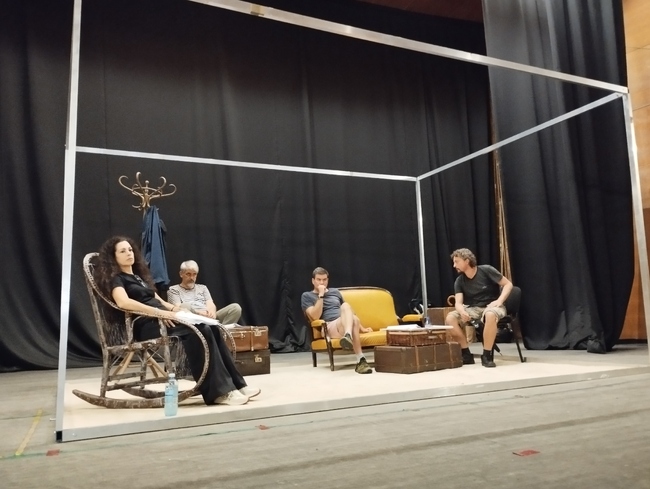 С премиера на "За кого се вдига завесата" започва новия си творчески сезон Драматичният театър "Невена Коканова" в Ямбол