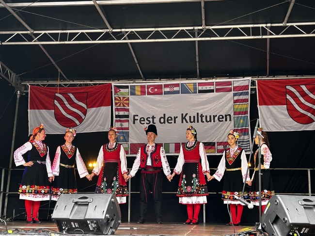 Фолклорната група „Ян Бибиян“ в Мюнстер представи български фолклор на фестивал на културите в германския град Бекум