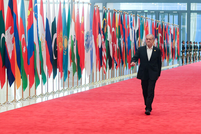 ИРНА: Иранският президент Масуд Пезешкиан пристигна в Пекин, където му предстои среща с китайския му колега Си Цзинпин