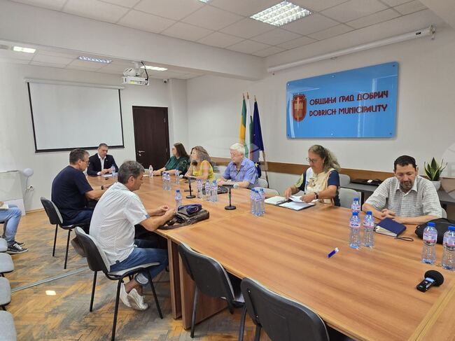 Комисията за избор на почетен гражданин на Добрич за 2025 г. ще предложи със званието да бъдат удостоени Александър Иванов и Енчо Малев