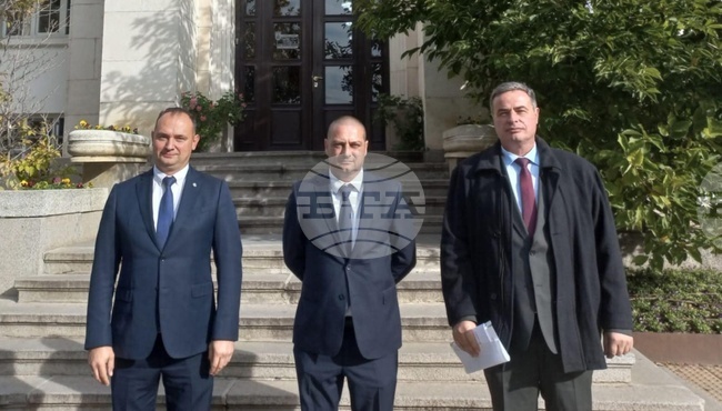 Структурата на „Възраждане“ в Плевен загърби основните принципи на работа в помощ на хората, казват общинските съветници от партията