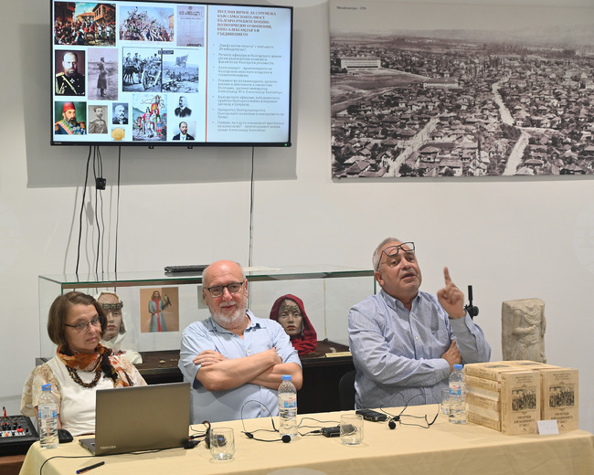 Книгата „Три погледа към Съединението от 1885 година“ беше представена в Монтана 