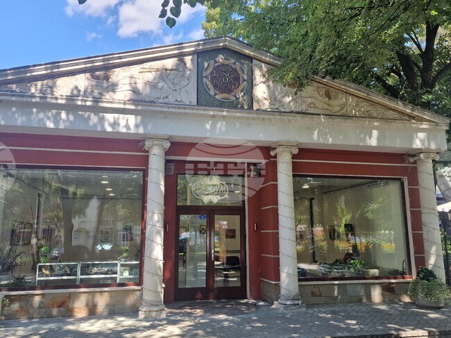 Художникът Благой Господинов ще представи изложбата „Моят свят“ в галерия „Форум“ в Хасково с участието на барда Пламен Сивов