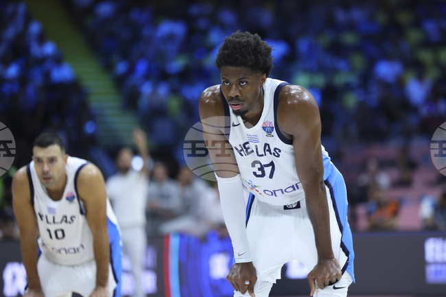 Костас Адетокунбо напуска баскетболния Олимпиакос в посока Арис