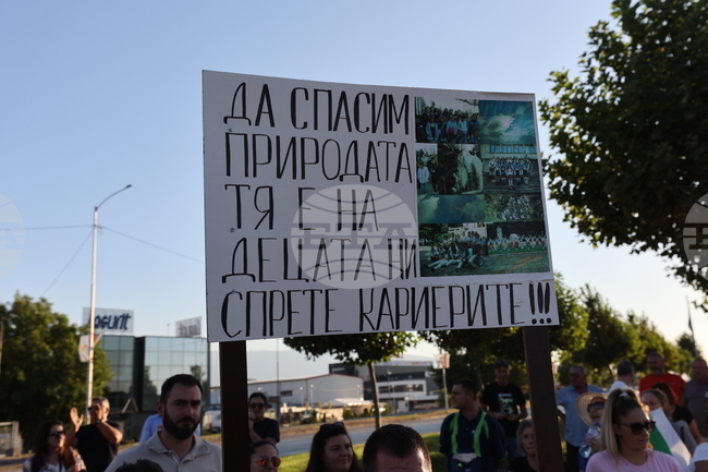 Приключи протестът срещу изграждането на кариера за добив на строителни материали в район “Кремиковци", движението по Ботевградско шосе е възстановено 