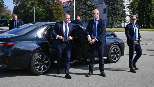 ПАП: Представители на полското Министерство на външните работи не бяха включени в делегацията, която придружава президента Навроцки в САЩ