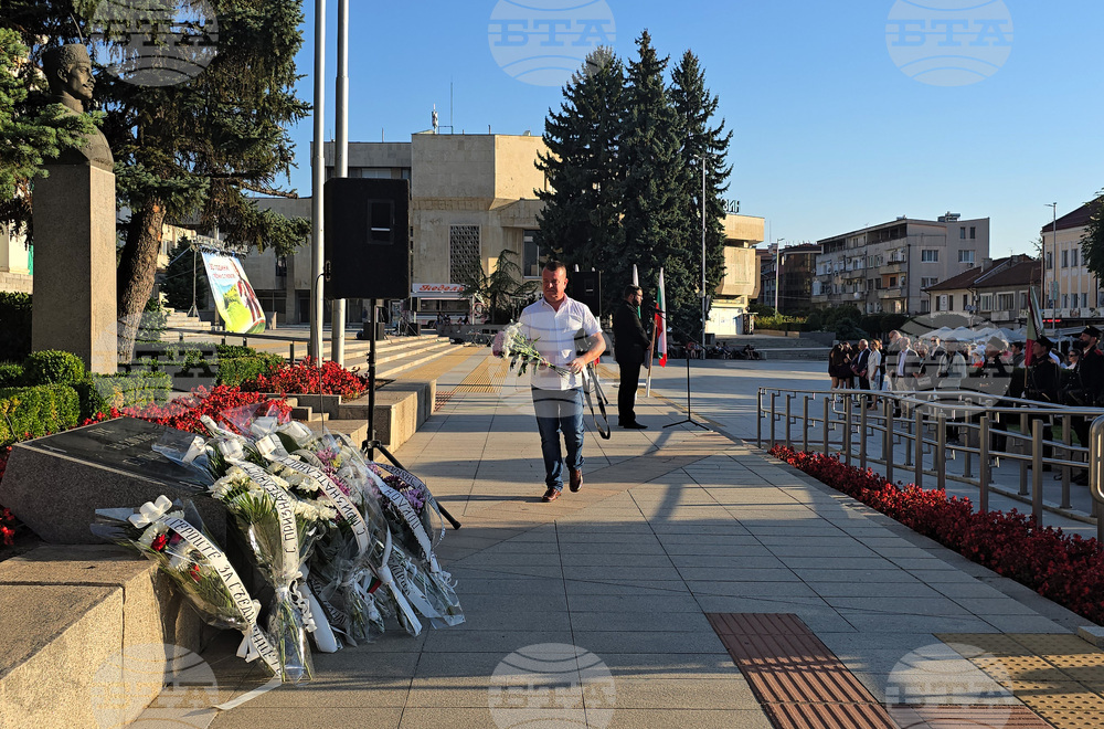 Панагюрище - площад „20 април“ - 140 години от Съединението на България