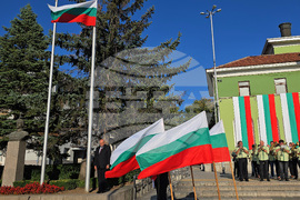 Панагюрище - площад „20 април“ - 140 години от Съединението на България