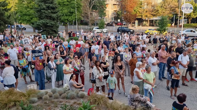Варненци отново излязоха на протест с искане кметът Благомир Коцев да бъде освободен от ареста