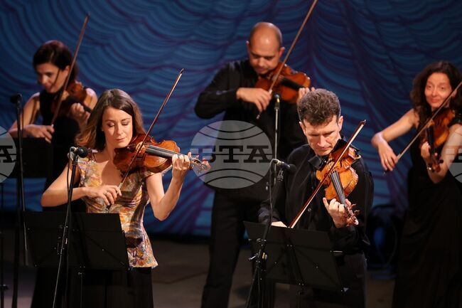 Лия Петрова и Светлин Русев свириха заедно на „Аполония“ за първи път с държавните цигулки