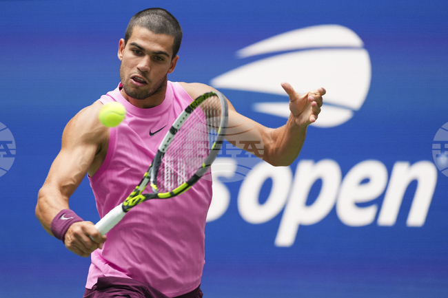 Карлос Алкарас се справи в последователни сетове с Иржи Лехечка и достигна до полуфиналите на Откритото първенство на САЩ