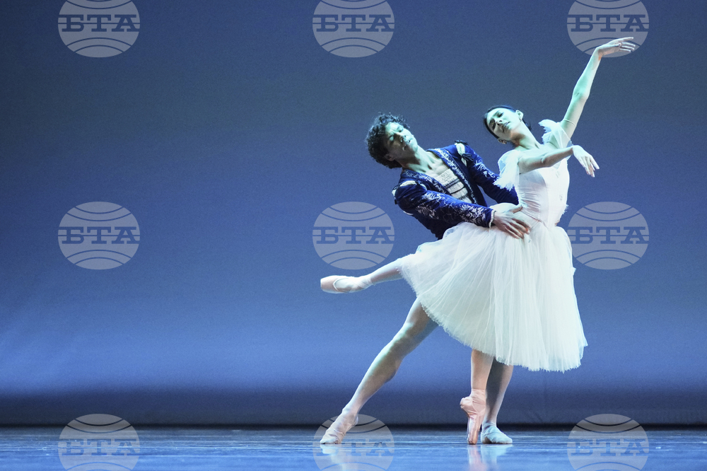 CORRECTION Mexico Ballet
