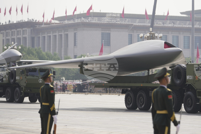 Какви оръжия показа Китай на военния си парад? 