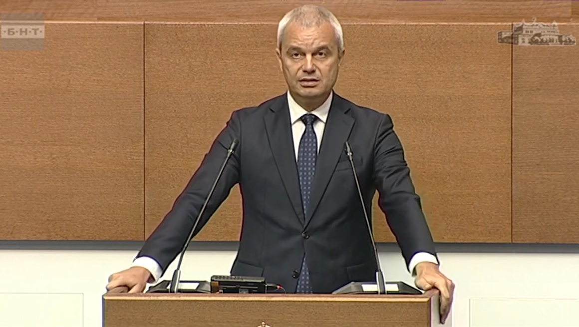 От "Възраждане" отново ще отидем при хората, ще се запознаем с проблемите им и ще ги защитаваме, каза лидерът на партията Костадин Костадинов От "Възраждане" отново ще отидем при хората, ще се запознаем с проблемите им и ще ги защитаваме, каза лидерът на партията Костадин Костадинов