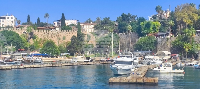 Анталия е привлякла близо 12 милиона туристи от началото на годината