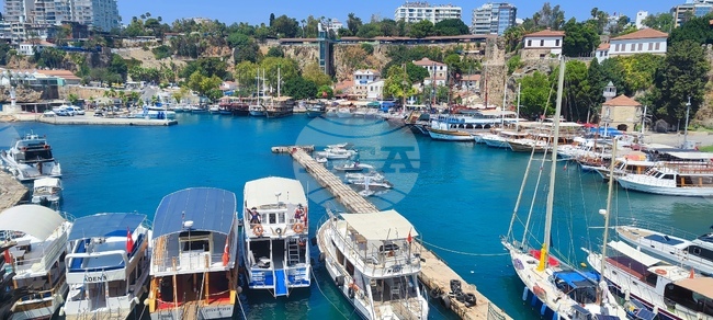 Рекорден брой туристи и приходи от туризъм е реализирала Турция през първите 9 месеца на годината