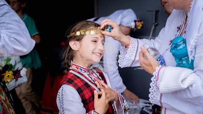 Асоциацията за български народни танци „Канатица“ в Страсбург ще организира днес хоротека по повод Бабинден