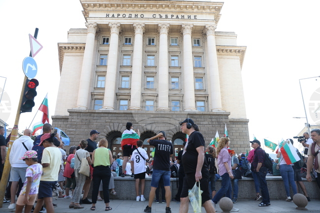 Parties Set Diverging Agendas as Bulgarian Parliament Opens Autumn Session