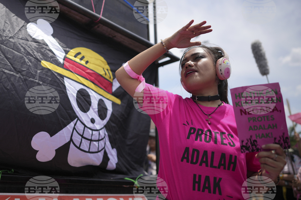 Как „Пиратите със сламени шапки“ станаха символ на младежките протести по света