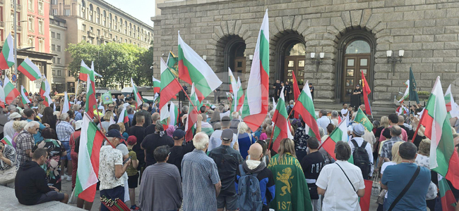 Citizens Rally in Front of Parliament Urging for Legitimate Representation