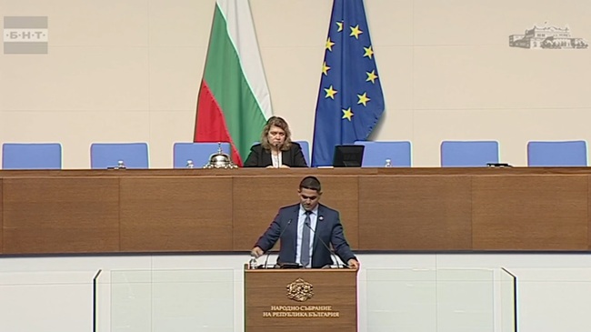 Ние сме в безпрецедентна политическа криза и безпътица, каза Радостин Василев, лидер на партия МЕЧ