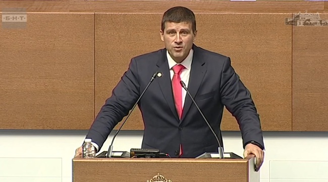 Няма да участваме в този цирк, ние сме за разпадане на това нелегитимно Народно събрание, каза Ивелин Михайлов